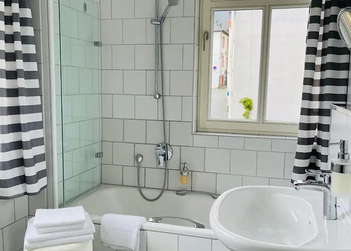 Breuer's Ruedesheimer Schloss Rüdesheim am Rhein